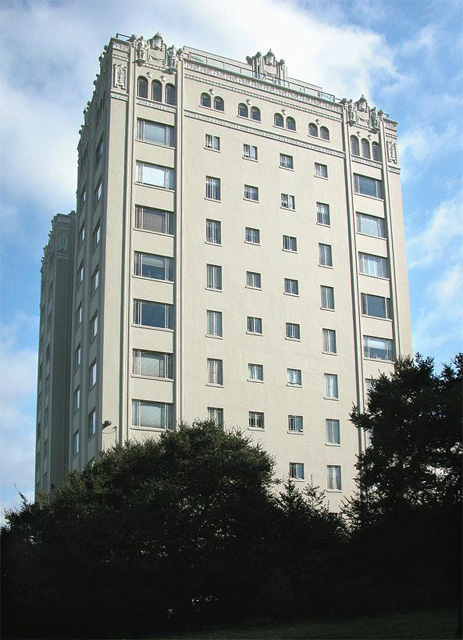 Lakeside Drive Apartments